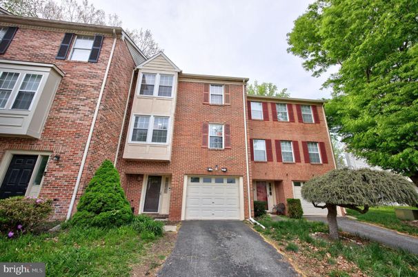 Attached, Exterior, Facade, Brick Facade, Rowhouse