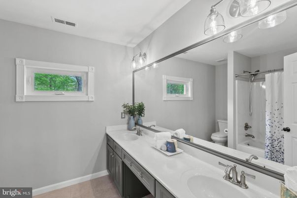Bathroom, Dual Sink Vanities, Interior