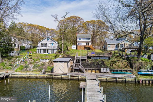 Exterior, Lake