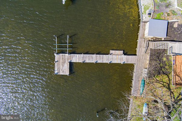 Exterior, Lake
