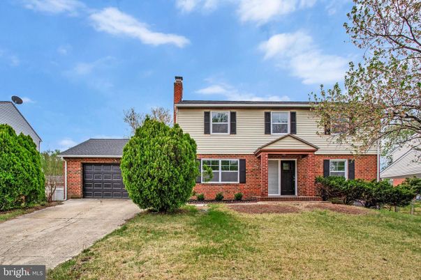Attached, Exterior, Facade, Brick Facade, Split Level