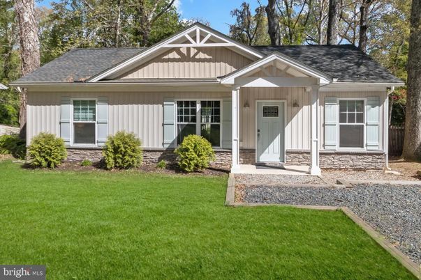 Exterior, Facade, Ranch