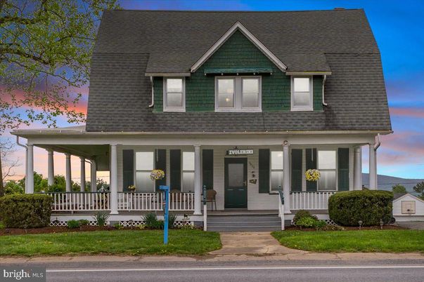 Exterior, Facade, Queen Anne Victorian