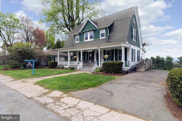 Exterior, Facade, Cape Cod