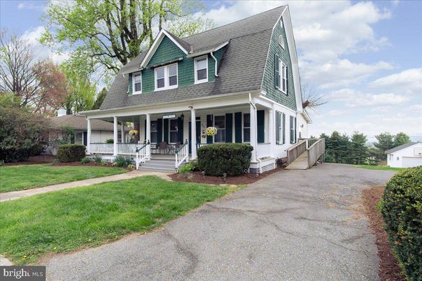 Exterior, Facade, Cape Cod