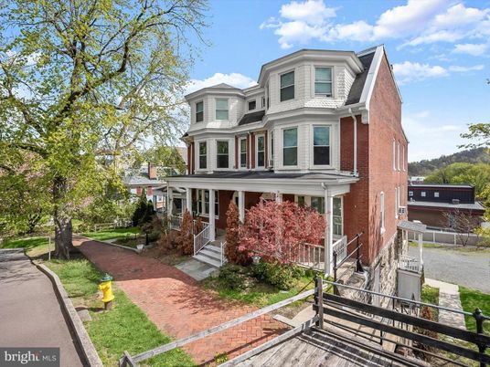 Exterior, Facade, Brick Facade, Queen Anne Victorian