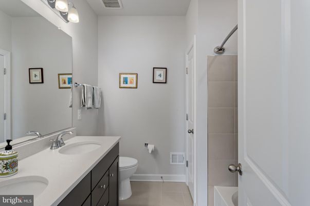 Bathroom, Dual Sink Vanities, Interior