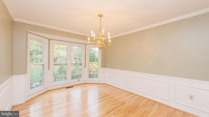 Chandelier, Empty room, Interior, Wood Texture Flooring