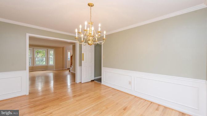Chandelier, Empty room, Interior, Wood Texture Flooring