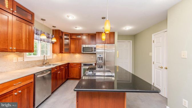 Interior, Kitchen, Pendant Lights, Recessed Lighting, Stainless Steel Appliances