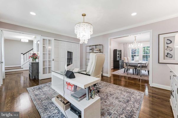 Chandelier, Dining room, Interior, Recessed Lighting, Wood Texture Flooring