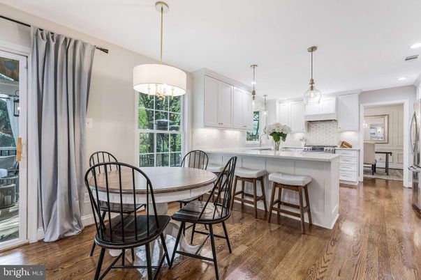 Dining room, Interior, Kitchen, Pendant Lights, Recessed Lighting, Wood Texture Flooring
