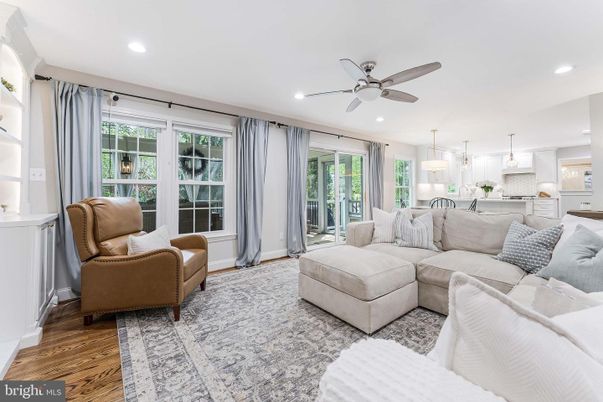 Interior, Kitchen, Living room, Pendant Lights, Recessed Lighting, Wood Texture Flooring