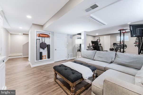 Fitness Equipment, Interior, Living room, Recessed Lighting, Wood Texture Flooring