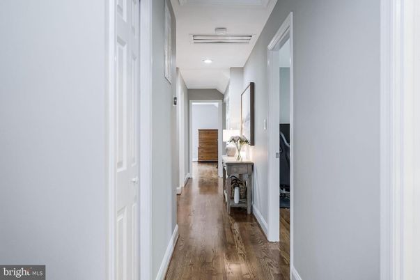 Interior, Recessed Lighting, Washer, Wood Texture Flooring