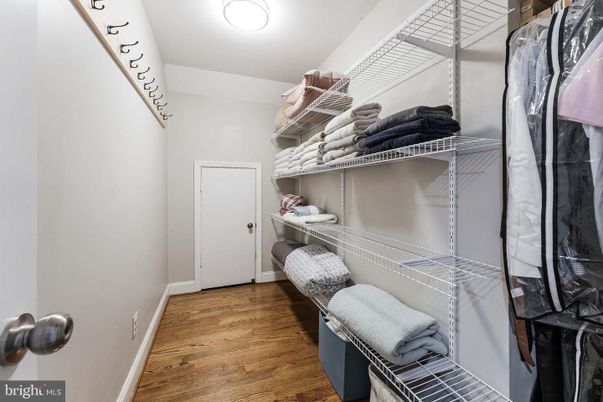 Interior, Walk-in Closets, Wood Texture Flooring