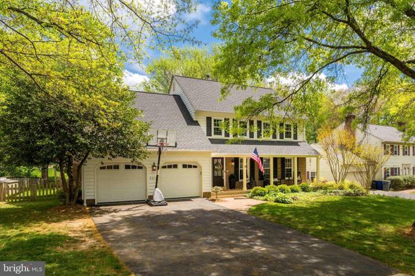 Attached, Exterior, Facade, Cape Cod