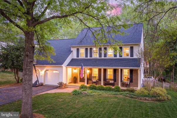 Attached, Exterior, Facade, Cape Cod