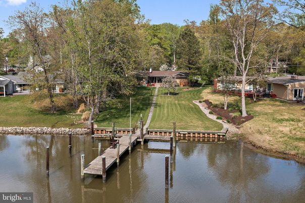 Exterior, Lake