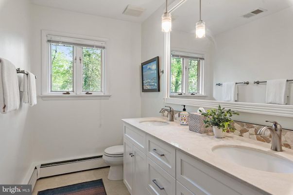 Bathroom, Dual Sink Vanities, Interior, Pendant Lights