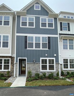 Exterior, Facade, Rowhouse