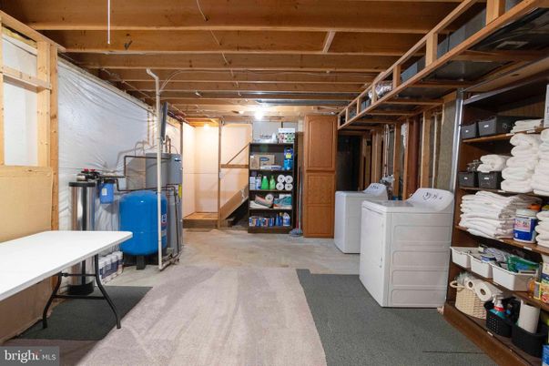Interior, Washer, Wooden Beams