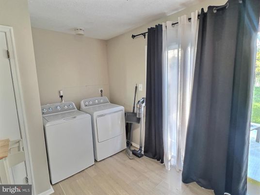 Interior, Washer, Wood Texture Flooring
