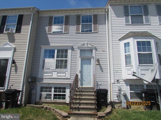 Exterior, Facade, Rowhouse