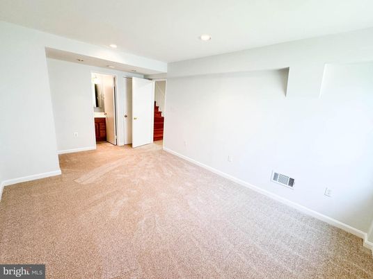 Empty room, Interior, Recessed Lighting