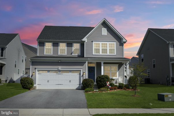 Attached, Exterior, Facade, Farmhouse