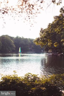 Exterior, Lake
