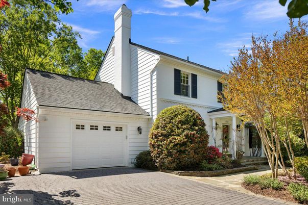 Attached, Detached Garage, Exterior, Facade, Cape Cod