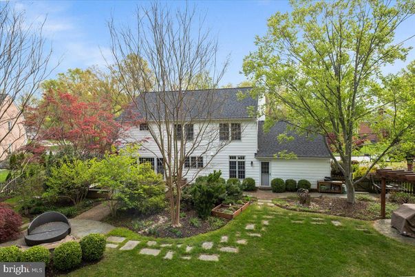 Backyard, Exterior, Facade, Cape Cod