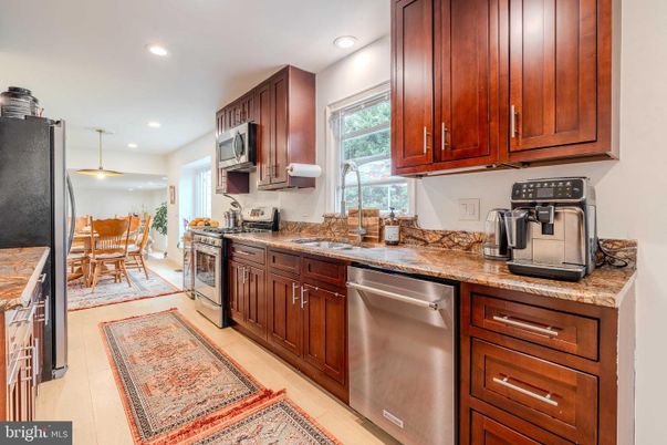 Dining room, Interior, Kitchen, Pendant Lights, Recessed Lighting, Stainless Steel Appliances