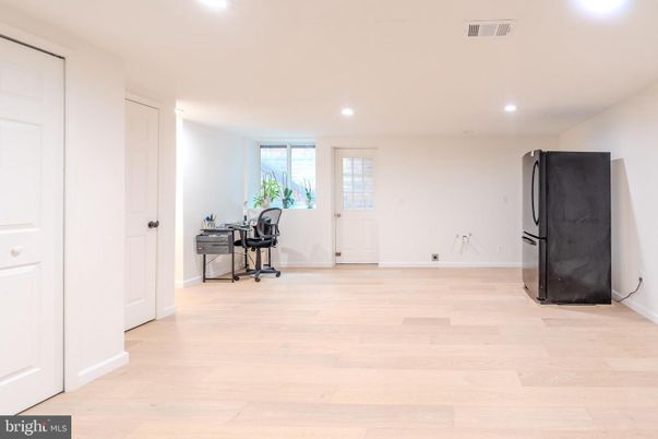 Fitness Equipment, Interior, Recessed Lighting, Wood Texture Flooring