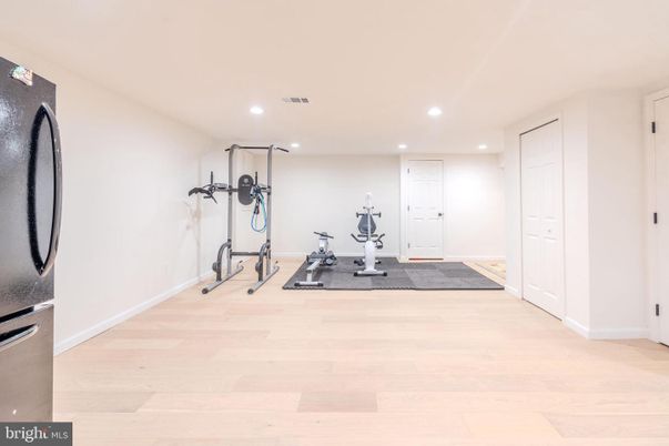 Fitness Equipment, Interior, Recessed Lighting, Wood Texture Flooring