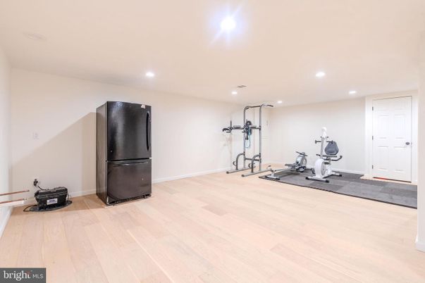 Fitness Equipment, Interior, Recessed Lighting, Wood Texture Flooring