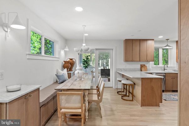 Dining room, Interior, Kitchen, Pendant Lights, Recessed Lighting, Wood Texture Flooring