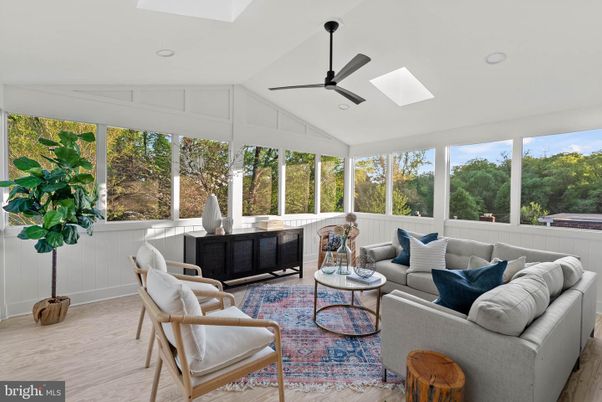 Interior, Living room, Recessed Lighting, Sun Room, Wood Texture Flooring