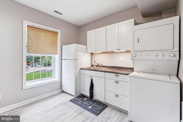 Interior, Kitchen, Washer, Wood Texture Flooring