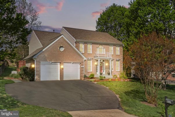 Attached, Exterior, Facade, Brick Facade, Georgian