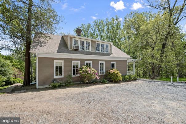 Exterior, Facade, Cape Cod