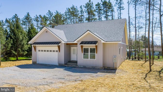 Attached, Exterior, Facade, Farmhouse