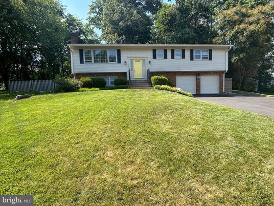 Attached, Exterior, Facade, Raised Ranch