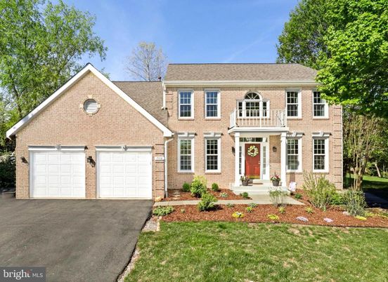 Attached, Exterior, Facade, Brick Facade, Georgian