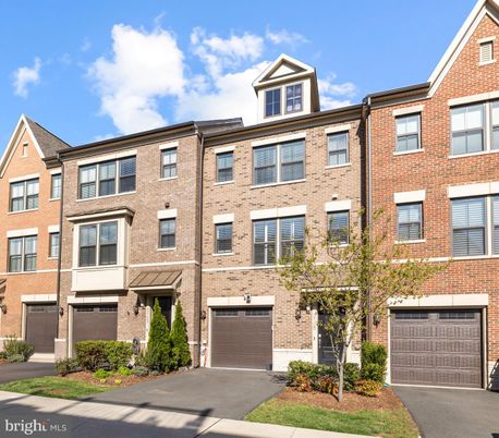 Attached, Exterior, Facade, Brick Facade, Rowhouse