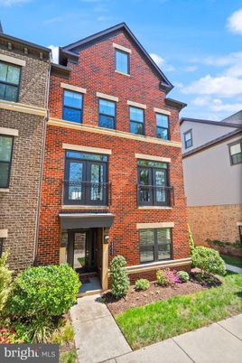 Exterior, Facade, Brick Facade, Rowhouse