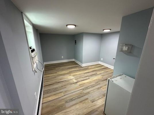 Interior, Recessed Lighting, Washer, Wood Texture Flooring