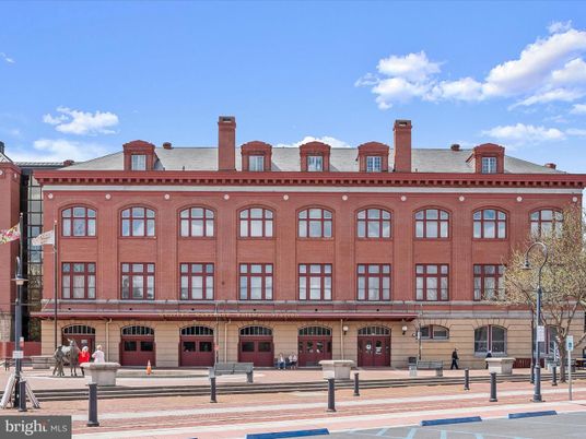 Exterior, Facade, Rowhouse