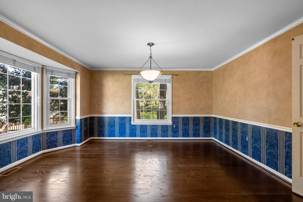 Empty room, Interior, Pendant Lights, Wood Texture Flooring